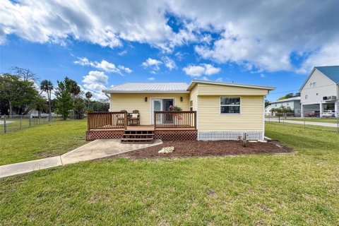 House in Weeki Wachee, Florida 2 bedrooms, 54.63 sq.m. № 1812445 - photo 1