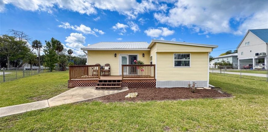 House in Weeki Wachee, Florida 2 bedrooms, 54.63 sq.m. № 1812445