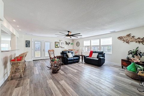 House in Weeki Wachee, Florida 2 bedrooms, 54.63 sq.m. № 1812445 - photo 28
