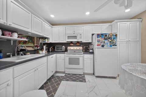 Copropriété à vendre à Boca Raton, Floride: 2 chambres, 97.83 m2 № 2281254 - photo 12