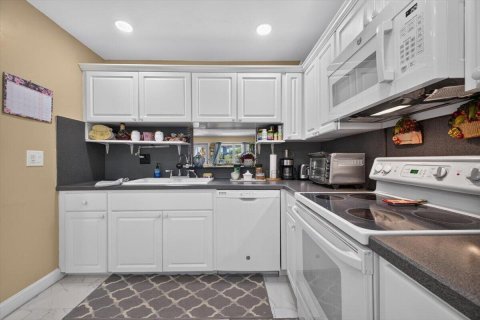 Copropriété à vendre à Boca Raton, Floride: 2 chambres, 97.83 m2 № 2281254 - photo 13