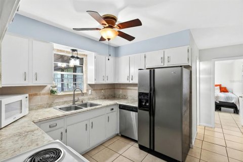 House in Ocala, Florida 3 bedrooms, 130.71 sq.m. № 2100958 - photo 8