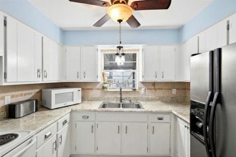 House in Ocala, Florida 3 bedrooms, 130.71 sq.m. № 2100958 - photo 7