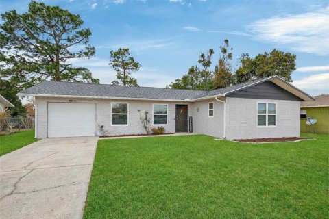 House in Ocala, Florida 3 bedrooms, 130.71 sq.m. № 2100958