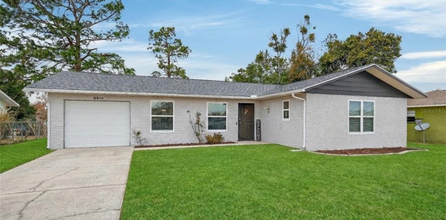 House in Ocala, Florida 3 bedrooms, 130.71 sq.m. № 2100958