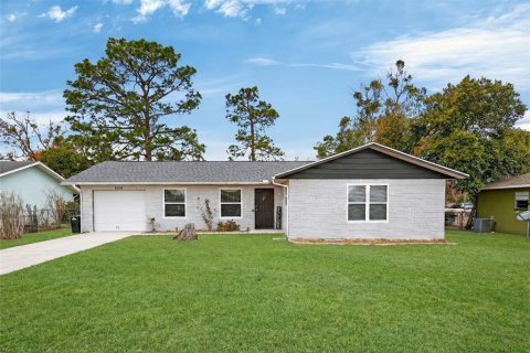 House in Ocala, Florida 3 bedrooms, 130.71 sq.m. № 2100958 - photo 2