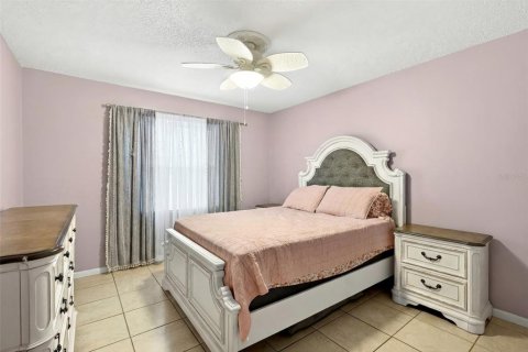 House in Ocala, Florida 3 bedrooms, 130.71 sq.m. № 2100958 - photo 16