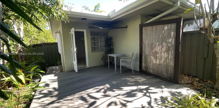 Дом в Уилтон-Мэнорс, Флорида 1 спальня, 53.42м2 № 1974471