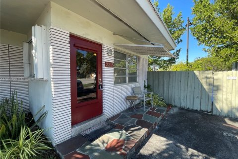 Снять в аренду виллу или дом в Уилтон-Мэнорс, Флорида 1 спальня, 53.42м2, № 1974471 - фото 8