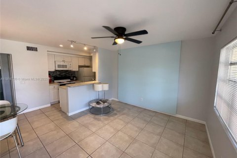 Снять в аренду виллу или дом в Уилтон-Мэнорс, Флорида 1 спальня, 53.42м2, № 1974471 - фото 7