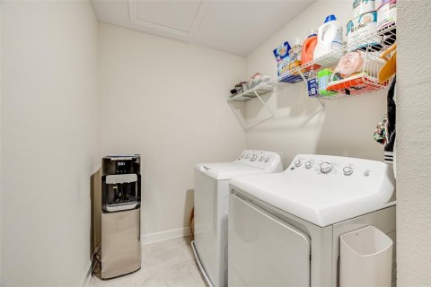 Villa ou maison à vendre à Kissimmee, Floride: 5 chambres, 319.4 m2 № 2310874 - photo 23