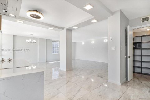 Купить кондоминиум в Санни-Айлс-Бич, Флорида 2 спальни, 170.01м2, № 1485689 - фото 24