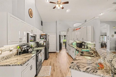 Villa ou maison à vendre à Deltona, Floride: 3 chambres, 205.13 m2 № 2345451 - photo 2