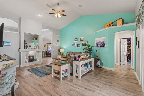Villa ou maison à vendre à Deltona, Floride: 3 chambres, 205.13 m2 № 2345451 - photo 8