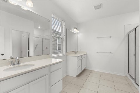 House in Winter Garden, Florida 3 bedrooms, 215.72 sq.m. № 2230329 - photo 22