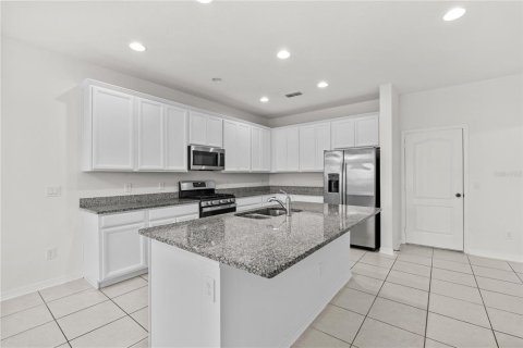 House in Winter Garden, Florida 3 bedrooms, 215.72 sq.m. № 2230329 - photo 9