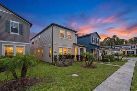 House in Winter Garden, Florida 3 bedrooms, 215.72 sq.m. № 2230329 - photo 2