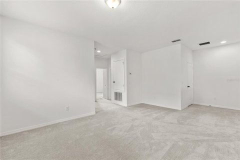 House in Winter Garden, Florida 3 bedrooms, 215.72 sq.m. № 2230329 - photo 17