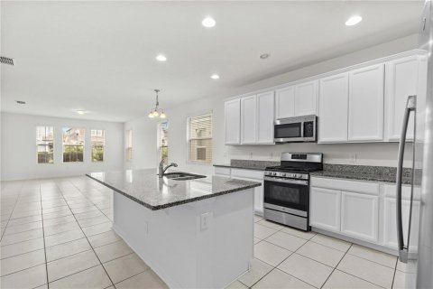 House in Winter Garden, Florida 3 bedrooms, 215.72 sq.m. № 2230329 - photo 11
