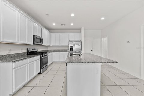 House in Winter Garden, Florida 3 bedrooms, 215.72 sq.m. № 2230329 - photo 13