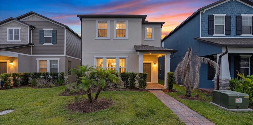 House in Winter Garden, Florida 3 bedrooms, 215.72 sq.m. № 2230329