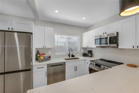 Снять в аренду виллу или дом в Помпано-Бич, Флорида 3 спальни, 162.3м2, № 1983741 - фото 13