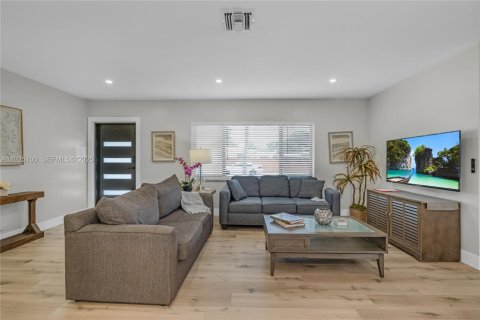 Снять в аренду виллу или дом в Помпано-Бич, Флорида 3 спальни, 162.3м2, № 1983741 - фото 4