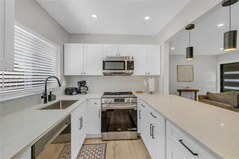 Снять в аренду виллу или дом в Помпано-Бич, Флорида 3 спальни, 162.3м2, № 1983741 - фото 14