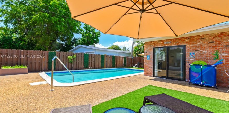 Дом в Помпано-Бич, Флорида 3 спальни, 162.3м2 № 1983741