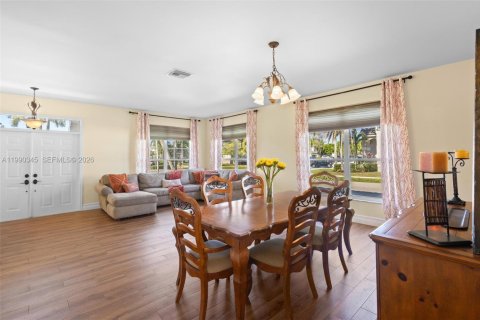 Casa en venta en Pembroke Pines, Florida, 4 dormitorios, 264.12 m2 № 2057415 - foto 4