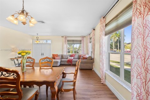 Casa en venta en Pembroke Pines, Florida, 4 dormitorios, 264.12 m2 № 2057415 - foto 5