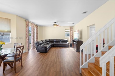 Casa en venta en Pembroke Pines, Florida, 4 dormitorios, 264.12 m2 № 2057415 - foto 6