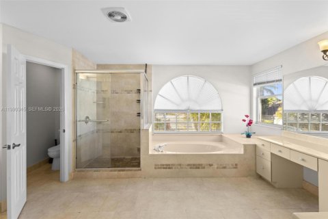 Casa en venta en Pembroke Pines, Florida, 4 dormitorios, 264.12 m2 № 2057415 - foto 26
