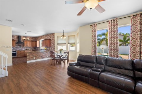 Casa en venta en Pembroke Pines, Florida, 4 dormitorios, 264.12 m2 № 2057415 - foto 14