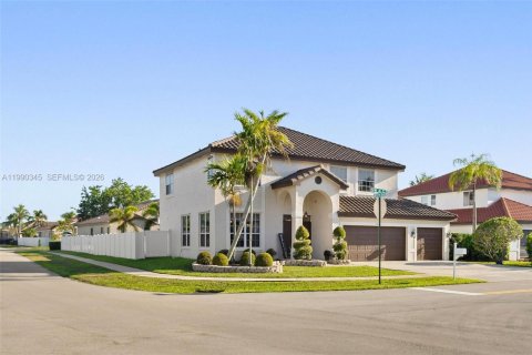 Casa en venta en Pembroke Pines, Florida, 4 dormitorios, 264.12 m2 № 2057415 - foto 2
