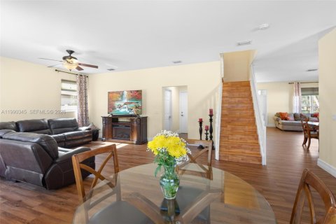 Casa en venta en Pembroke Pines, Florida, 4 dormitorios, 264.12 m2 № 2057415 - foto 7