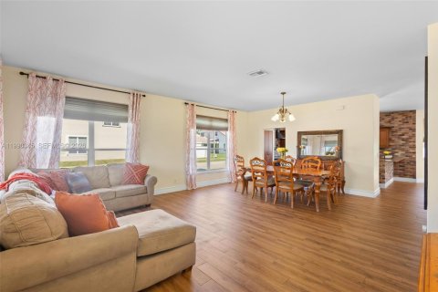 Casa en venta en Pembroke Pines, Florida, 4 dormitorios, 264.12 m2 № 2057415 - foto 3