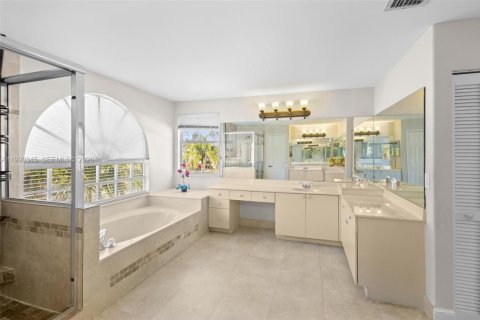 Casa en venta en Pembroke Pines, Florida, 4 dormitorios, 264.12 m2 № 2057415 - foto 28