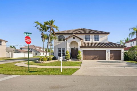 Casa en Pembroke Pines, Florida 4 dormitorios, 264.12 m2 № 2057415