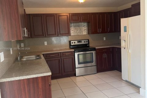 House in Florida City, Florida 4 bedrooms, 129.6 sq.m. № 1995966 - photo 5