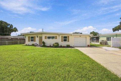 House in Tampa, Florida 4 bedrooms, 161.09 sq.m. № 2284929