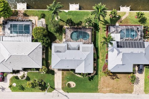 House in Punta Gorda, Florida 2 bedrooms, 128.11 sq.m. № 2096776 - photo 28