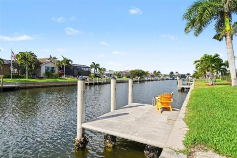 House in Punta Gorda, Florida 2 bedrooms, 128.11 sq.m. № 2096776 - photo 26