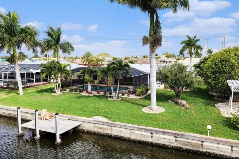 House in Punta Gorda, Florida 2 bedrooms, 128.11 sq.m. № 2096776 - photo 29
