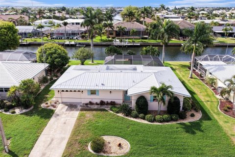 House in Punta Gorda, Florida 2 bedrooms, 128.11 sq.m. № 2096776 - photo 27