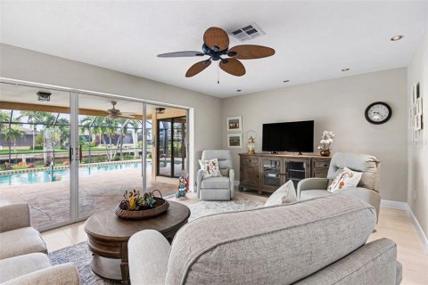 House in Punta Gorda, Florida 2 bedrooms, 128.11 sq.m. № 2096776 - photo 6