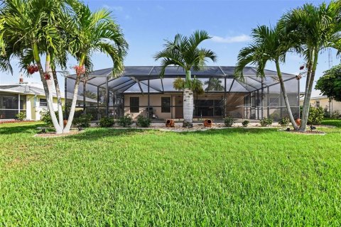 House in Punta Gorda, Florida 2 bedrooms, 128.11 sq.m. № 2096776 - photo 25