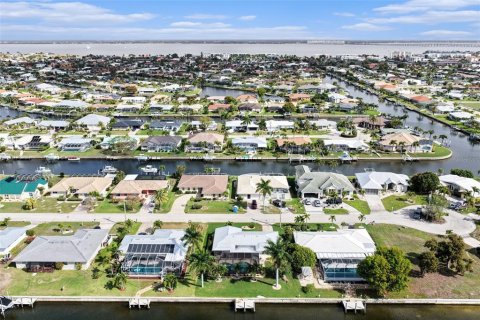 House in Punta Gorda, Florida 2 bedrooms, 128.11 sq.m. № 2096776 - photo 30