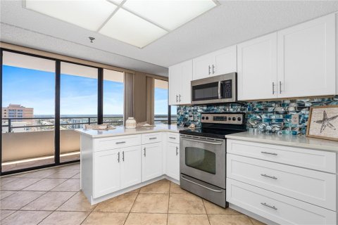 Condo in Daytona Beach Shores, Florida, 2 bedrooms  № 1679219 - photo 11