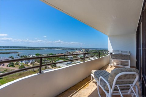 Condo in Daytona Beach Shores, Florida, 2 bedrooms  № 1679219 - photo 30